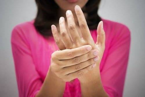 Mes mains sont engourdies : qu’est-ce qui ne va pas chez moi ?